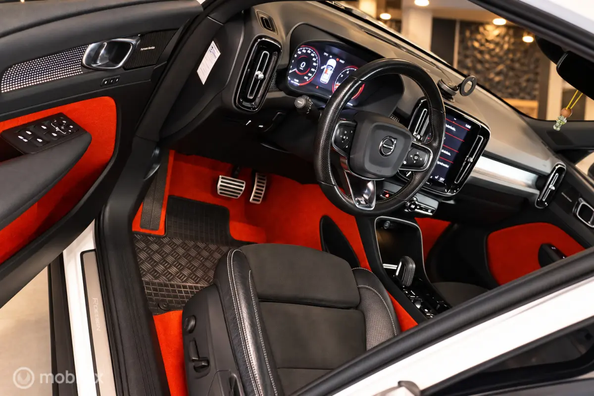 2.0 T5 AWD R-Design Intro Edition | Pano | H&K |