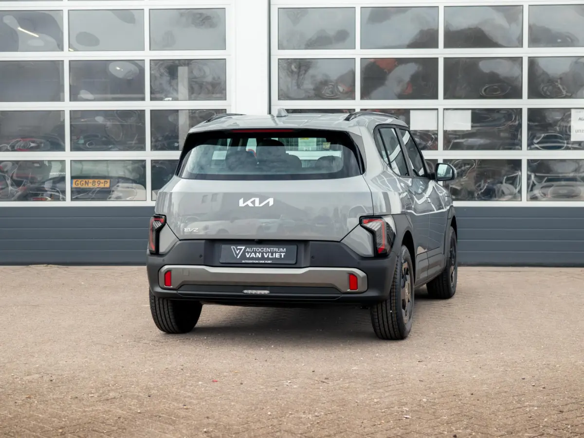 Air 42.2 kWh 5p. | Actieprijs * | Clima | Adapt. cruise | Navi | Dakrails | 16" | Stoel&Stuur Verwarming | Apple Carplay
