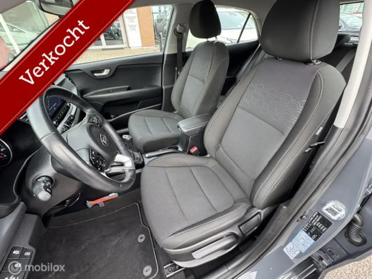 1.0 TGDI 100pk DynamicLine Apple carplay & Android auto Navigatie & Camera achter , Parkeerhulp , Electr. ramen en deurvergrendeling met afstand bediening , Priveglas