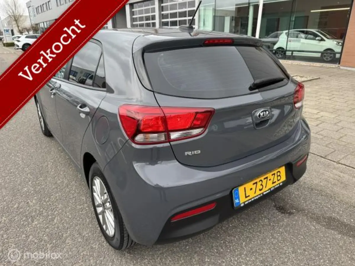 1.0 TGDI 100pk DynamicLine Apple carplay & Android auto Navigatie & Camera achter , Parkeerhulp , Electr. ramen en deurvergrendeling met afstand bediening , Priveglas