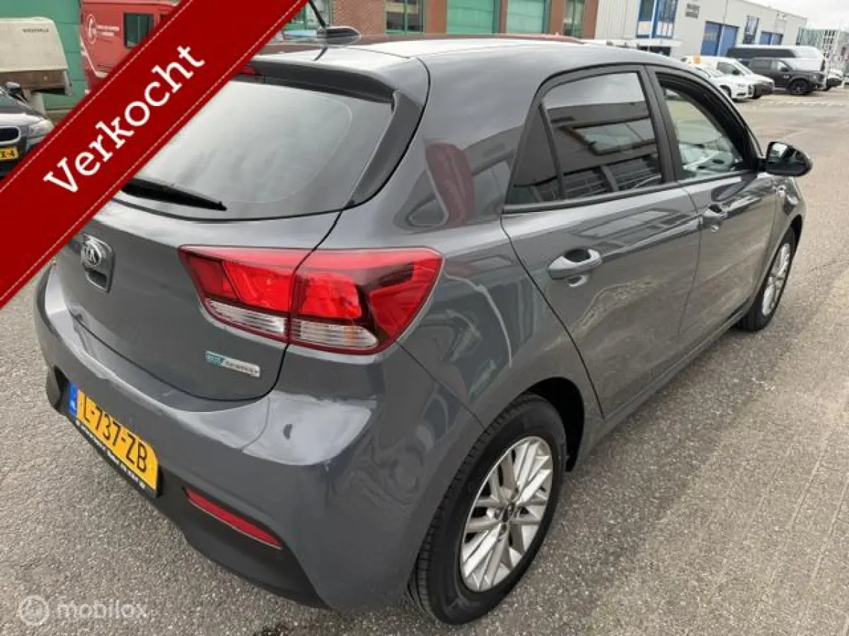 1.0 TGDI 100pk DynamicLine Apple carplay & Android auto Navigatie & Camera achter , Parkeerhulp , Electr. ramen en deurvergrendeling met afstand bediening , Priveglas