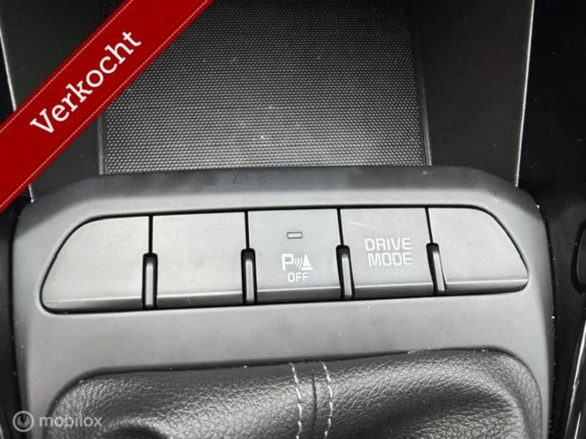 1.0 TGDI 100pk DynamicLine Apple carplay & Android auto Navigatie & Camera achter , Parkeerhulp , Electr. ramen en deurvergrendeling met afstand bediening , Priveglas