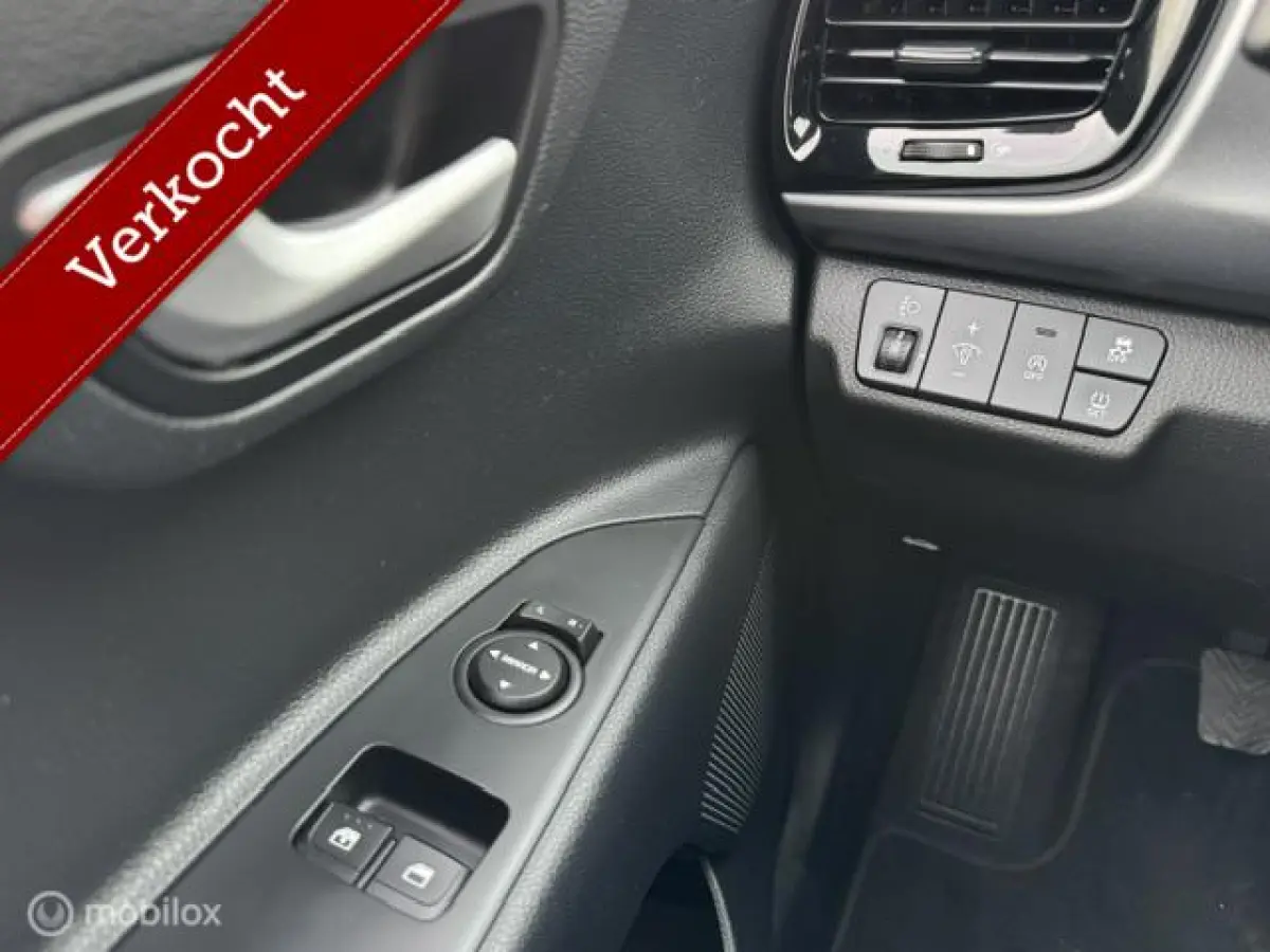 1.0 TGDI 100pk DynamicLine Apple carplay & Android auto Navigatie & Camera achter , Parkeerhulp , Electr. ramen en deurvergrendeling met afstand bediening , Priveglas