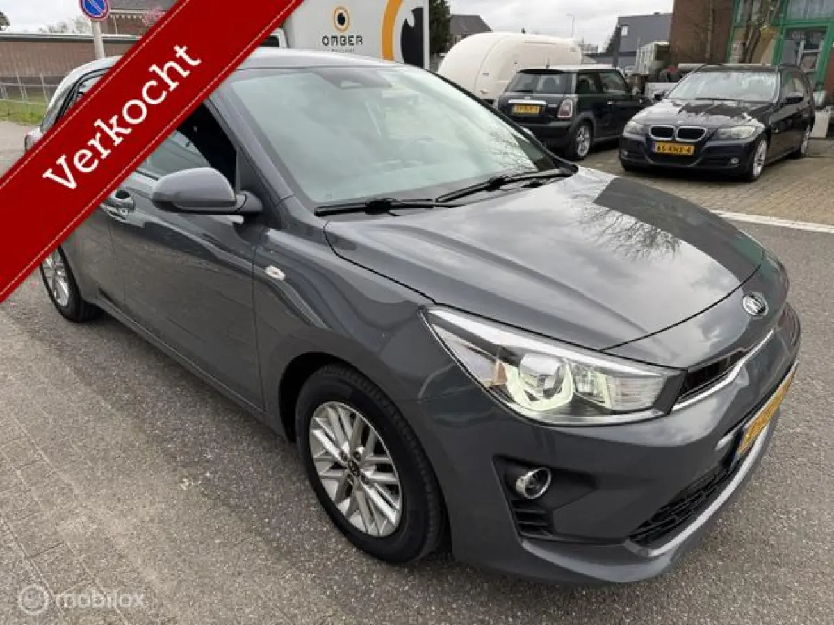 1.0 TGDI 100pk DynamicLine Apple carplay & Android auto Navigatie & Camera achter , Parkeerhulp , Electr. ramen en deurvergrendeling met afstand bediening , Priveglas
