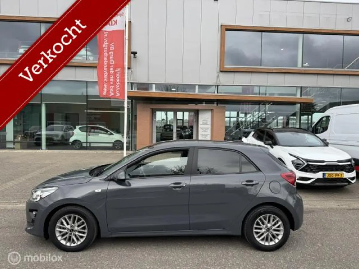 1.0 TGDI 100pk DynamicLine Apple carplay & Android auto Navigatie & Camera achter , Parkeerhulp , Electr. ramen en deurvergrendeling met afstand bediening , Priveglas