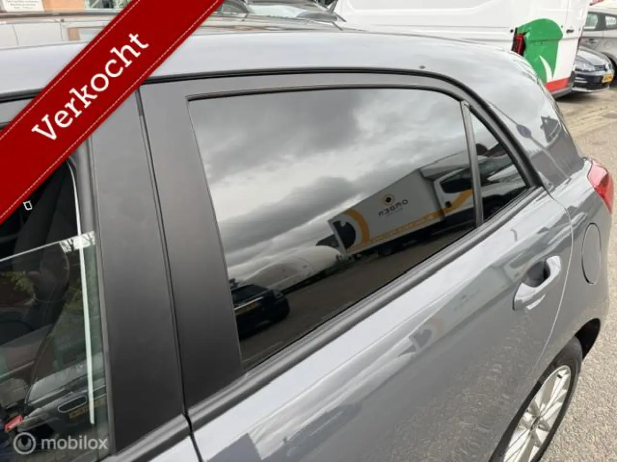 1.0 TGDI 100pk DynamicLine Apple carplay & Android auto Navigatie & Camera achter , Parkeerhulp , Electr. ramen en deurvergrendeling met afstand bediening , Priveglas