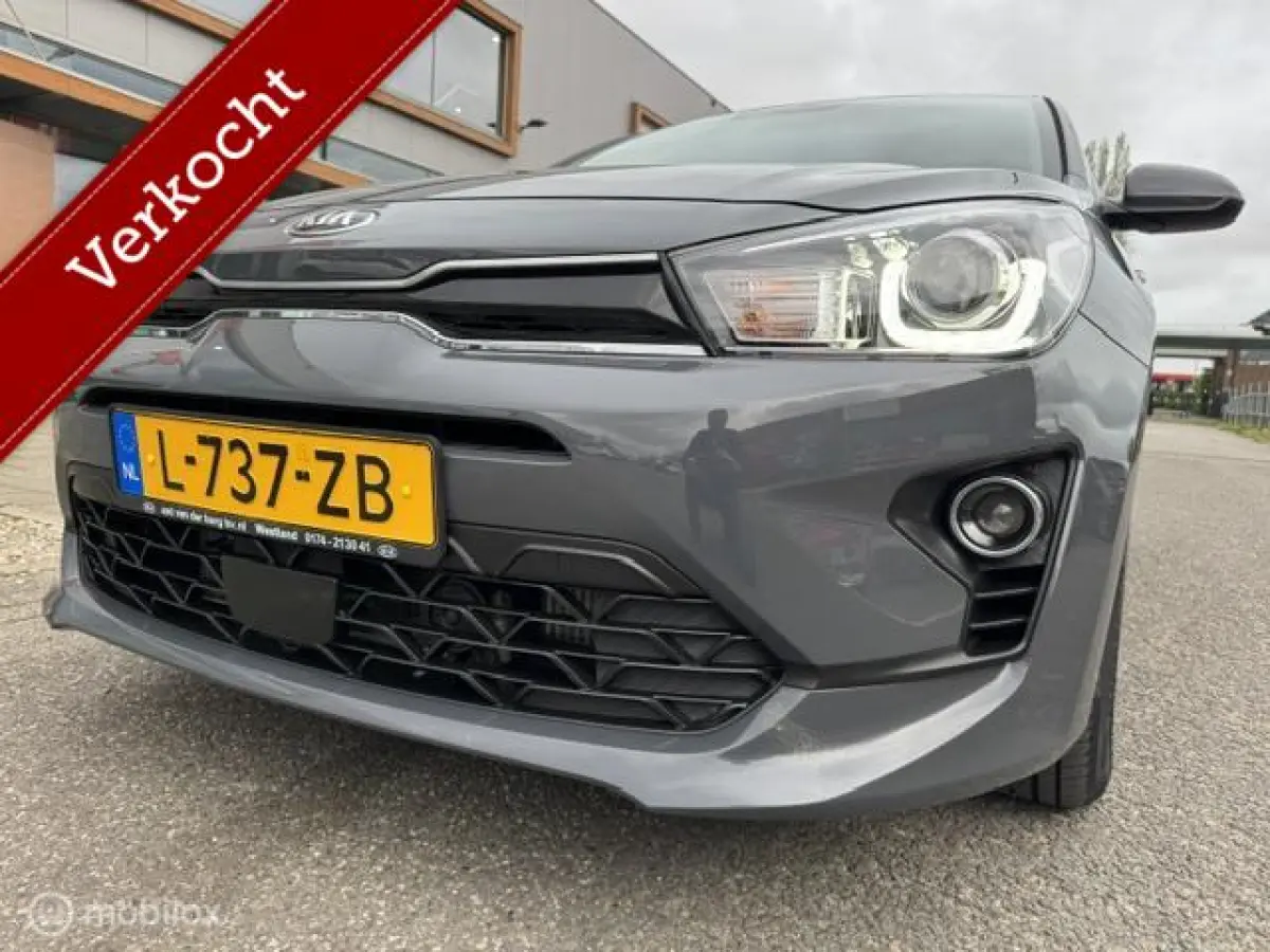 1.0 TGDI 100pk DynamicLine Apple carplay & Android auto Navigatie & Camera achter , Parkeerhulp , Electr. ramen en deurvergrendeling met afstand bediening , Priveglas