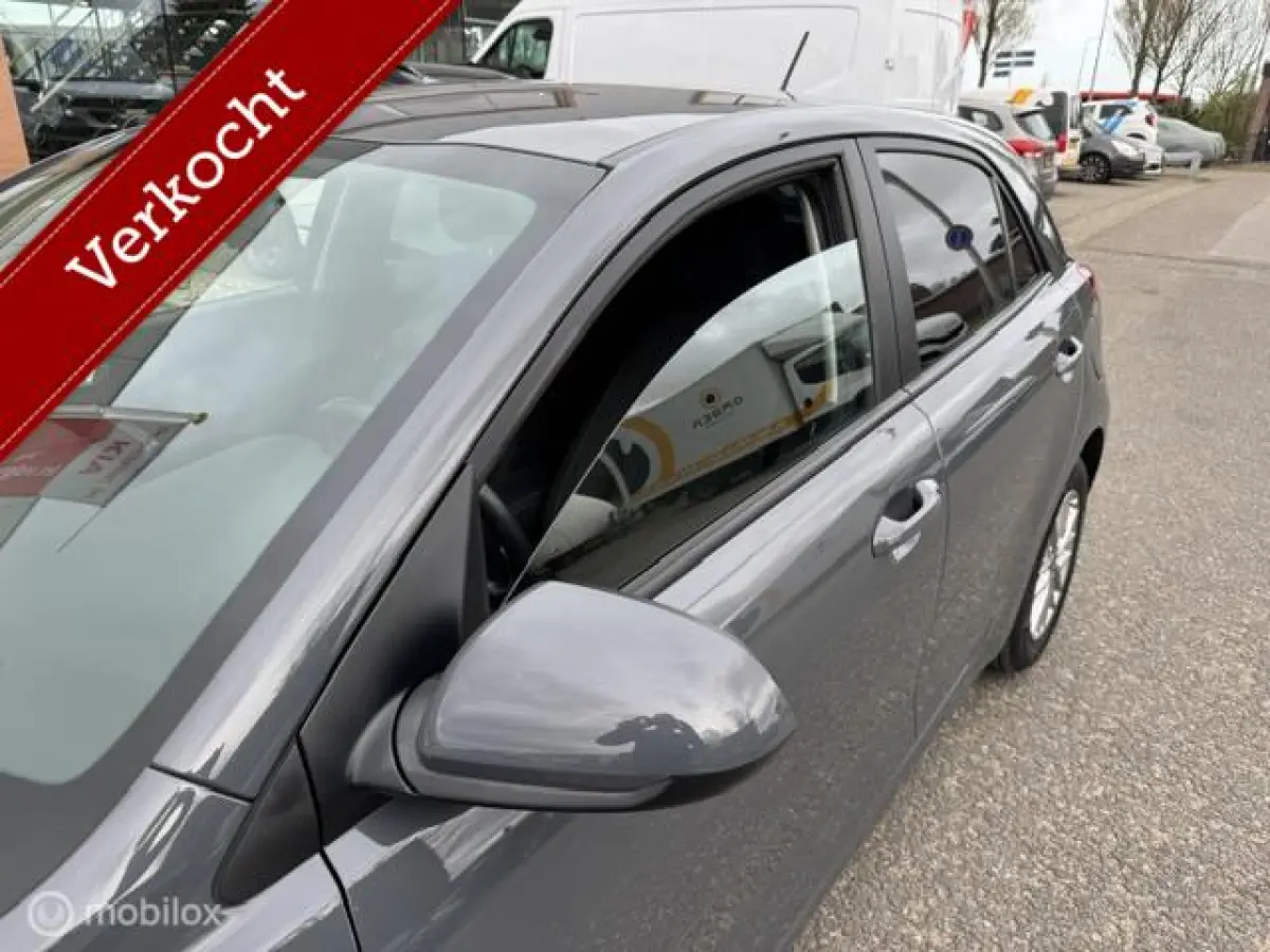 1.0 TGDI 100pk DynamicLine Apple carplay & Android auto Navigatie & Camera achter , Parkeerhulp , Electr. ramen en deurvergrendeling met afstand bediening , Priveglas
