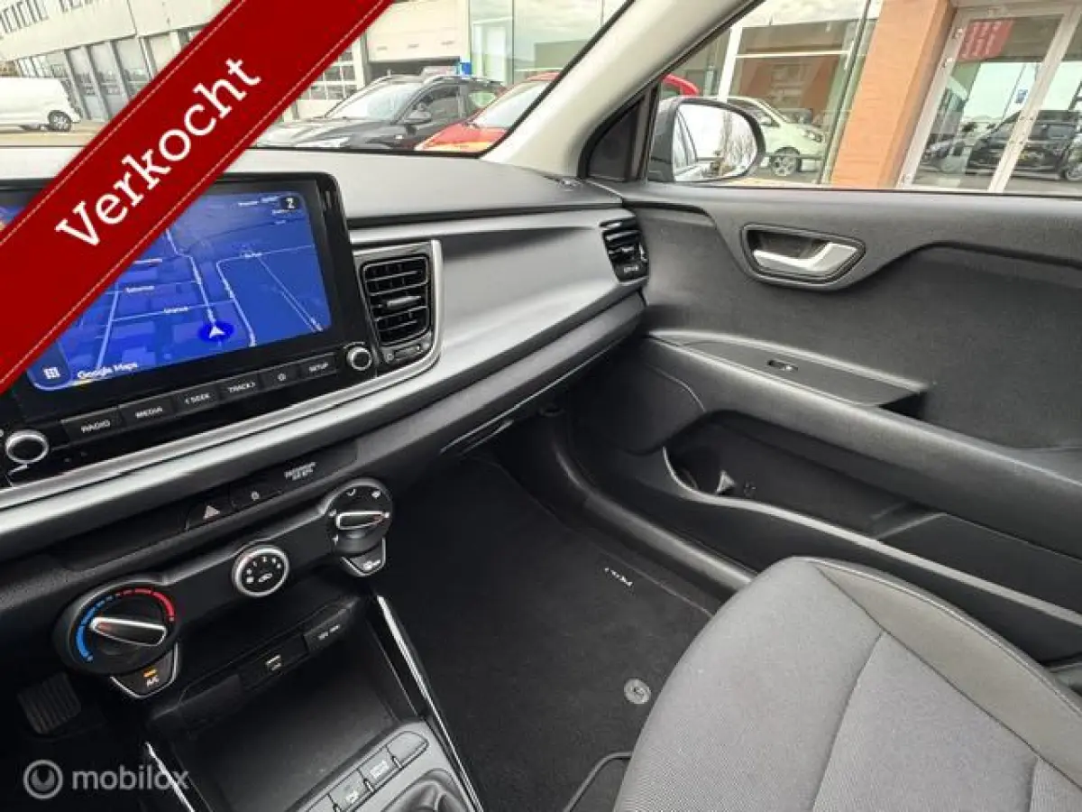 1.0 TGDI 100pk DynamicLine Apple carplay & Android auto Navigatie & Camera achter , Parkeerhulp , Electr. ramen en deurvergrendeling met afstand bediening , Priveglas