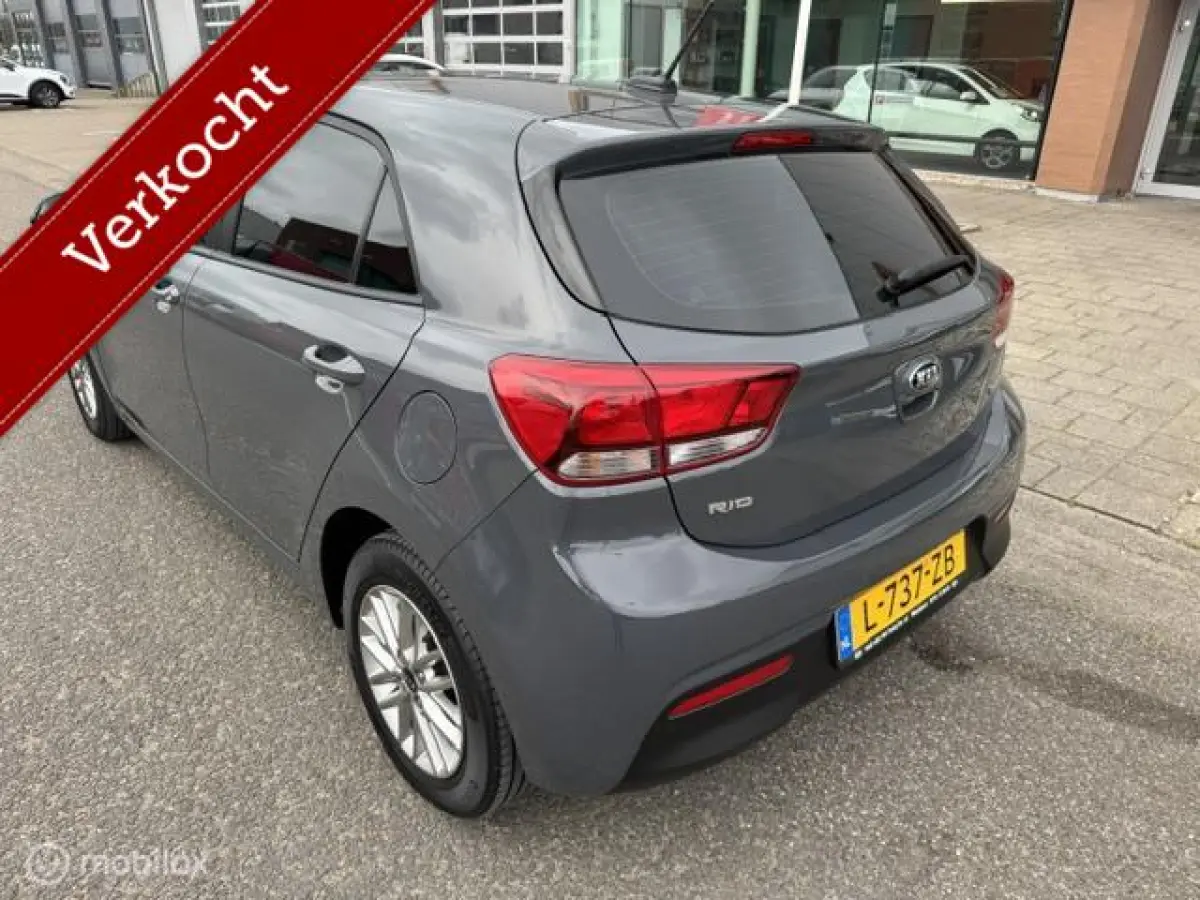 1.0 TGDI 100pk DynamicLine Apple carplay & Android auto Navigatie & Camera achter , Parkeerhulp , Electr. ramen en deurvergrendeling met afstand bediening , Priveglas
