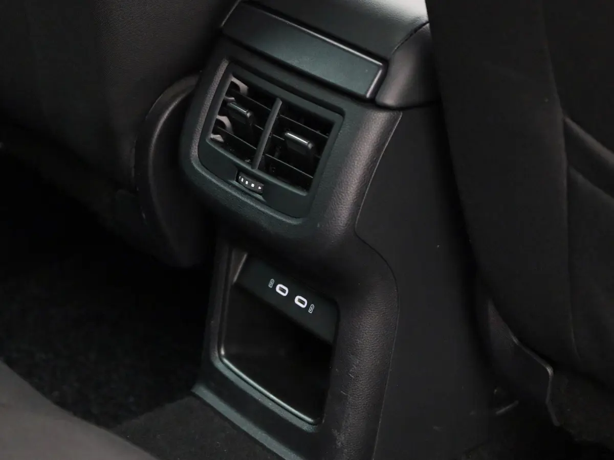 1.5 TSI Style Business Intense | Navigatie | Apple Carplay / Android Auto | Stoel/Stuur verwarming | Achteruitrijcamera | Cruise Control | Climate Control | Lichtmetalen Velgen | Trekhaak