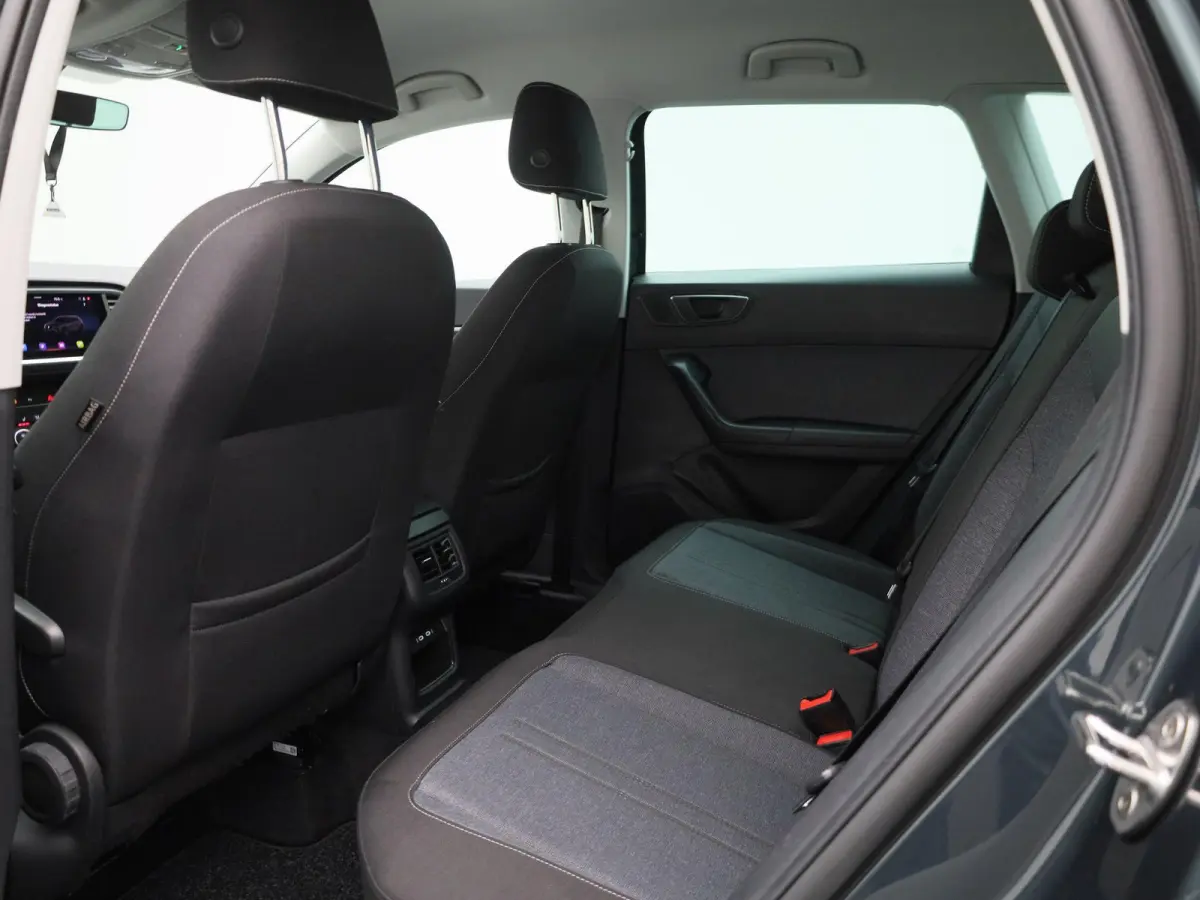 1.5 TSI Style Business Intense | Navigatie | Apple Carplay / Android Auto | Stoel/Stuur verwarming | Achteruitrijcamera | Cruise Control | Climate Control | Lichtmetalen Velgen | Trekhaak