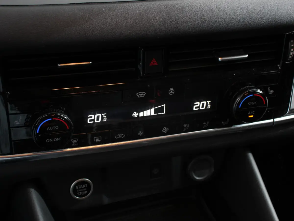 1.3 MHEV Automaat N-Connecta Navigatie Apple Carplay/Android Auto Dab Led Camera 360 Adaptive Cruise control Stoelverwarming Climate Control Lichtmetalen velgen