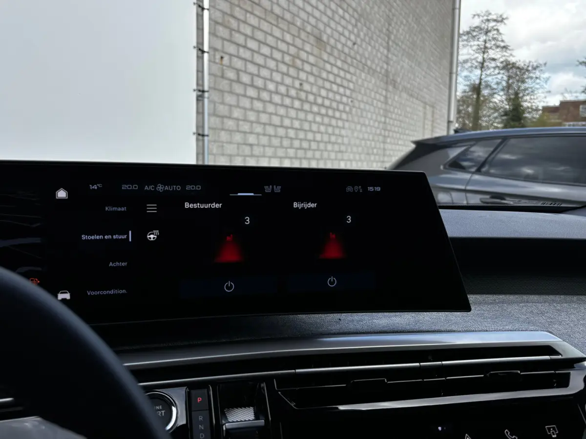 Allure | 360° Vision & Drive Assist Pack | 3de rij: neerklapbare zittingen met Easy access naar derde zitrij | 6 airbags (adaptieve front-, zij- en window-airbags)