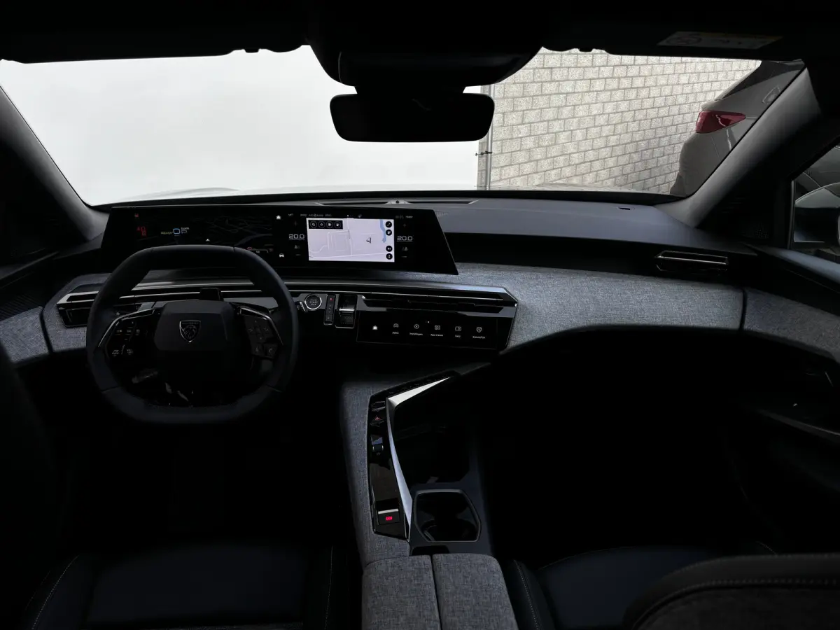 Allure | 360° Vision & Drive Assist Pack | 3de rij: neerklapbare zittingen met Easy access naar derde zitrij | 6 airbags (adaptieve front-, zij- en window-airbags)