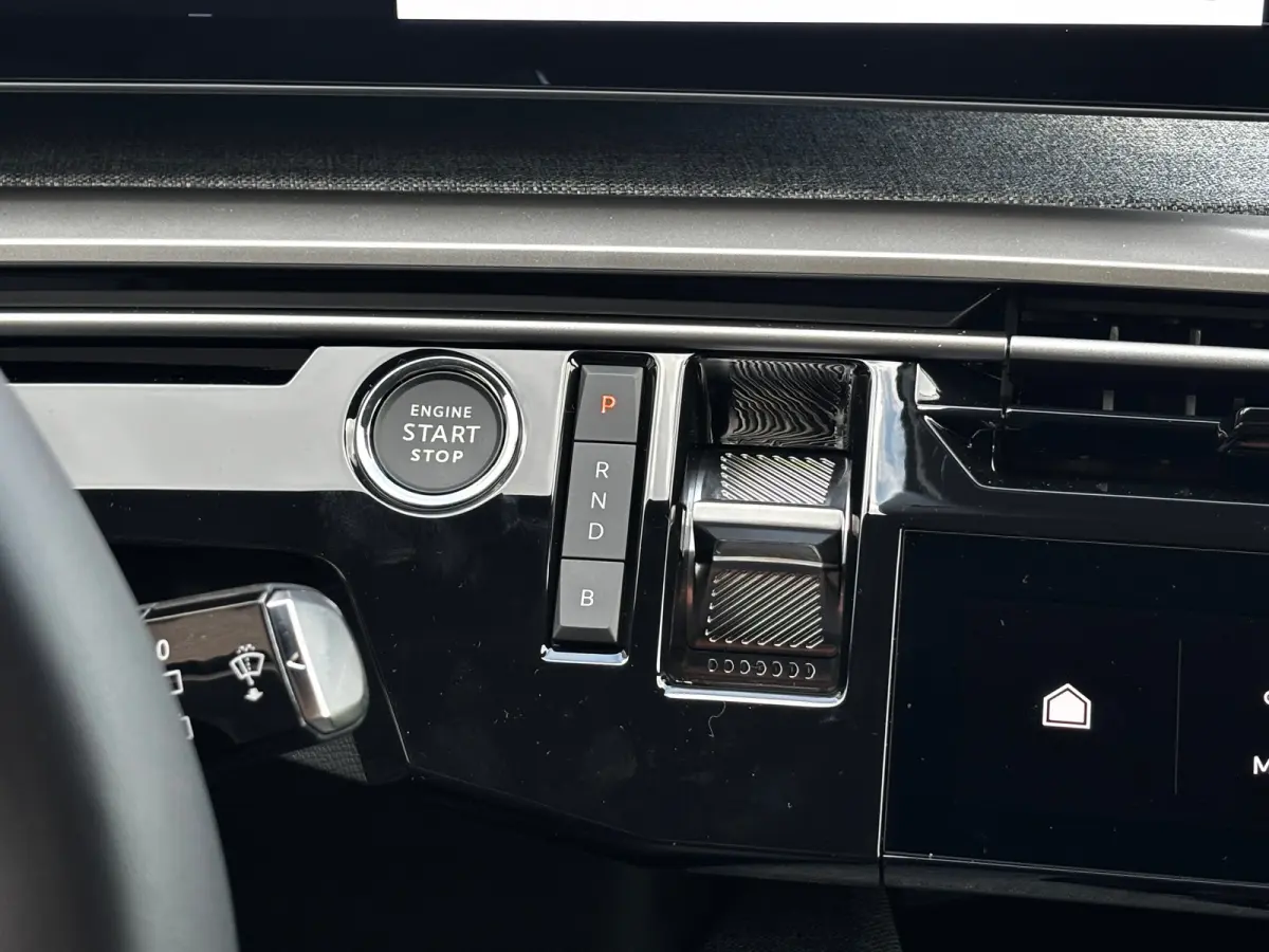Allure | 360° Vision & Drive Assist Pack | 3de rij: neerklapbare zittingen met Easy access naar derde zitrij | 6 airbags (adaptieve front-, zij- en window-airbags)