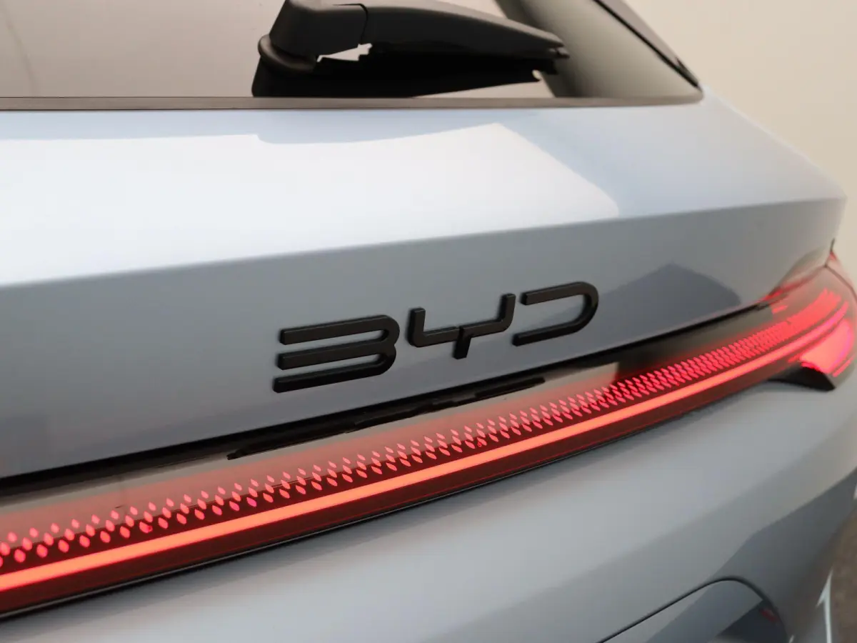 1.5 DM-i FWD Comfort | 26.6 KWh Accu | 125km WLPT | Panoramadak | Head-Up Display |