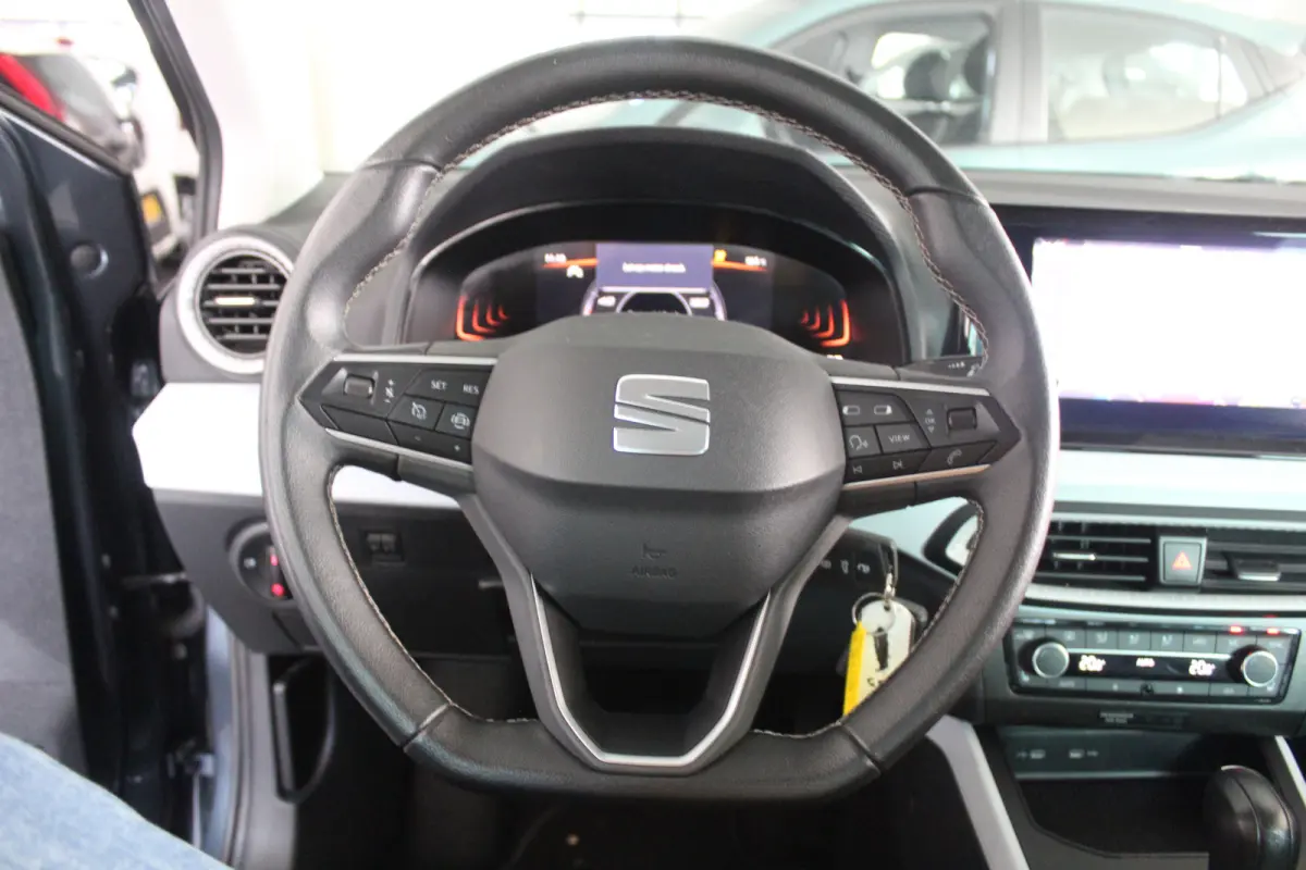 1.0 TSI FR Business Connect l Stoelverwarming l Cruise Control l PDC l Achteruitrijcamera l Apple Carplay/ Android Auto