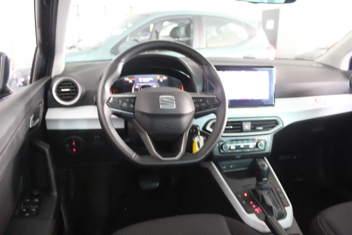 1.0 TSI FR Business Connect l Stoelverwarming l Cruise Control l PDC l Achteruitrijcamera l Apple Carplay/ Android Auto