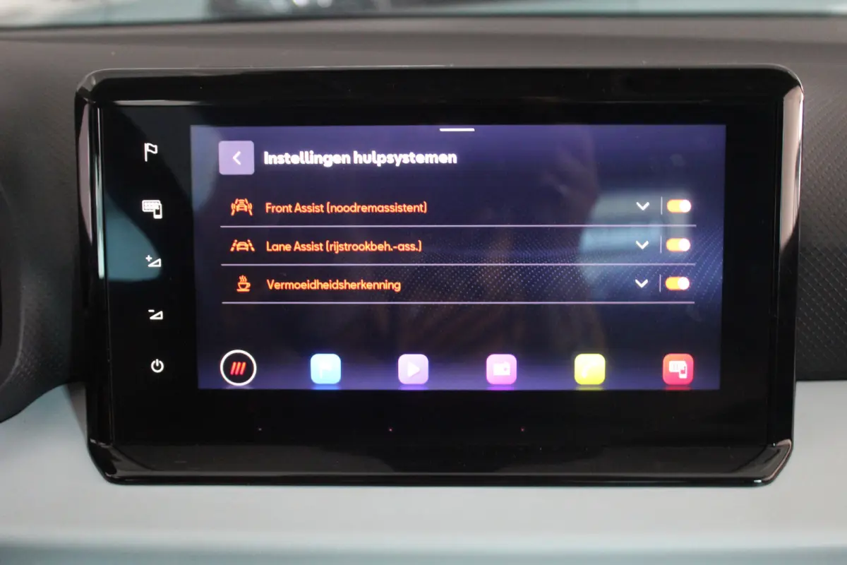 1.0 TSI FR Business Connect l Stoelverwarming l Cruise Control l PDC l Achteruitrijcamera l Apple Carplay/ Android Auto