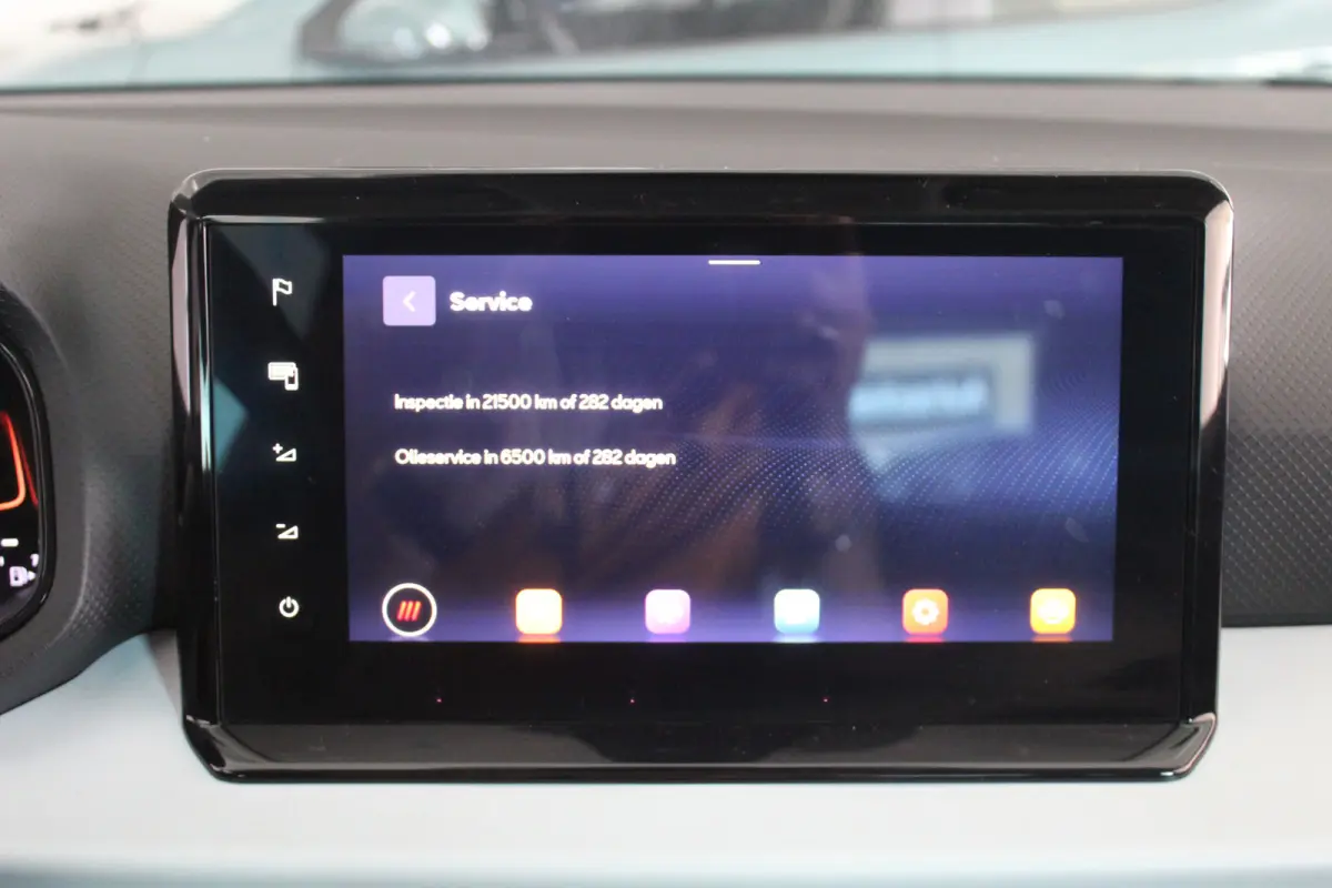 1.0 TSI FR Business Connect l Stoelverwarming l Cruise Control l PDC l Achteruitrijcamera l Apple Carplay/ Android Auto