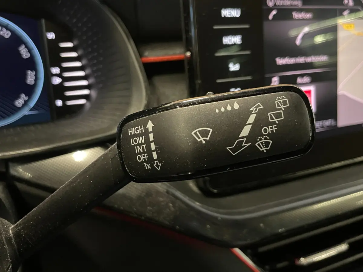 1.0 TSI Sport Business|KUIPSTOELEN|ANDROID AUTO/APPLE CARPLAY|CLIMATE+CRUISE CONTROL|PDC|LMV|NAP|NL-AUTO|1e EIGENAAR|
