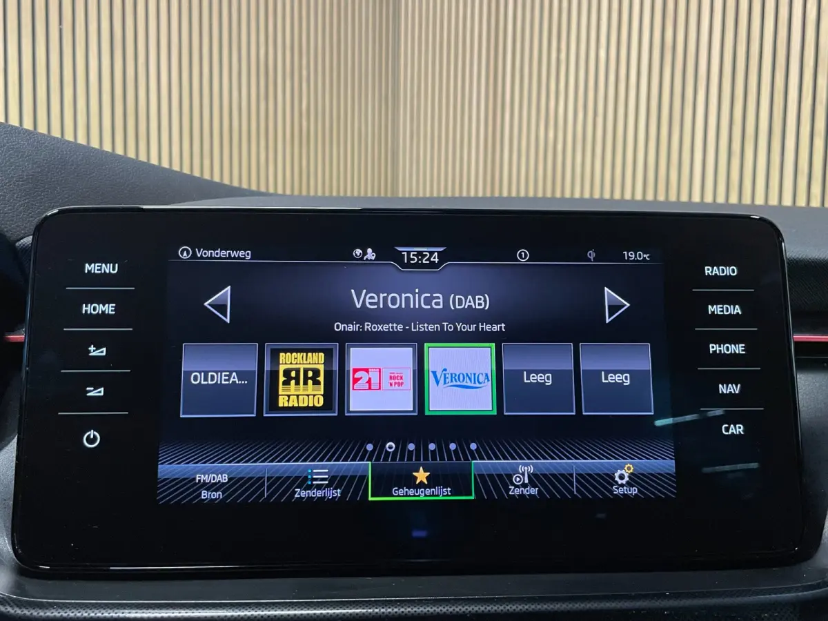 1.0 TSI Sport Business|KUIPSTOELEN|ANDROID AUTO/APPLE CARPLAY|CLIMATE+CRUISE CONTROL|PDC|LMV|NAP|NL-AUTO|1e EIGENAAR|