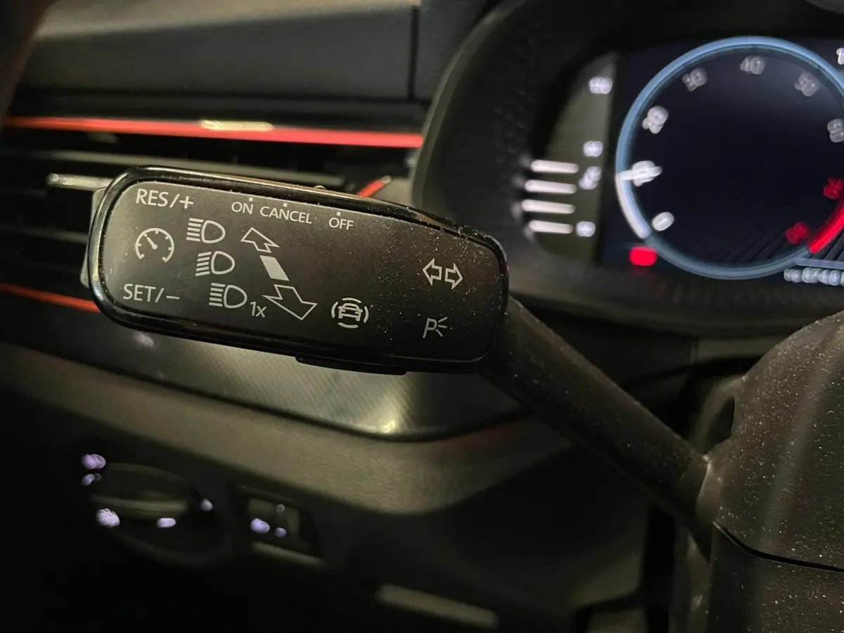 1.0 TSI Sport Business|KUIPSTOELEN|ANDROID AUTO/APPLE CARPLAY|CLIMATE+CRUISE CONTROL|PDC|LMV|NAP|NL-AUTO|1e EIGENAAR|