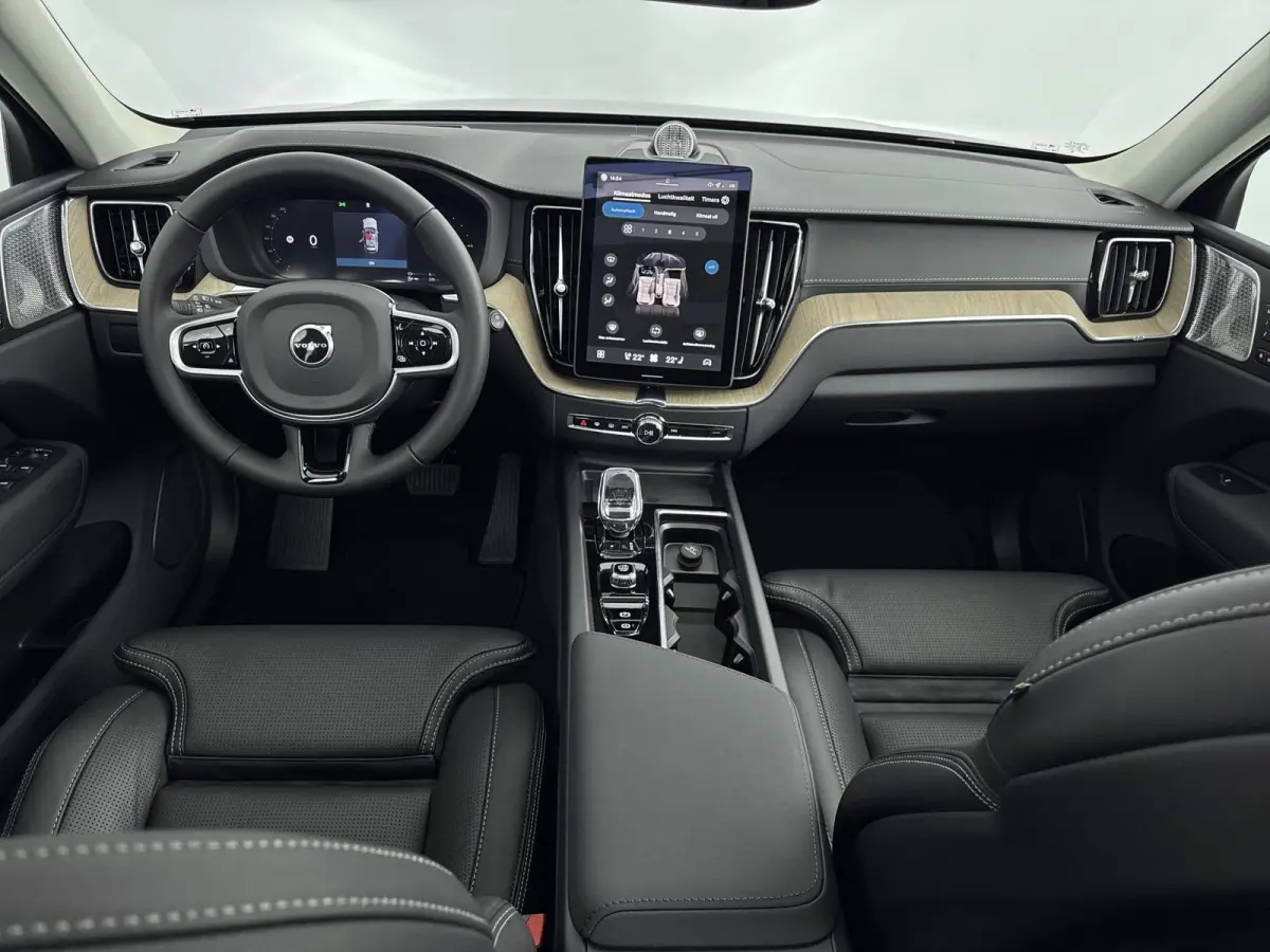Facelift T8 Ultra Executive Edition Dark | Executive Pack | Bowers & Wilkins | Luchtvering | Nappa Leder + Stoel verwaring / Ventilatie / Massage | Gelamineerde zijruiten |