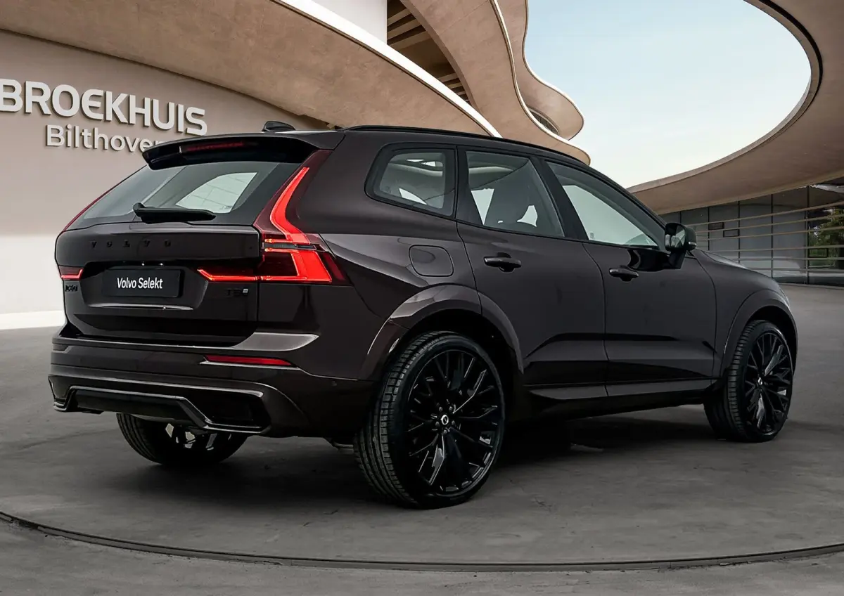 Facelift T8 Ultra Executive Edition Dark | Executive Pack | Bowers & Wilkins | Luchtvering | Nappa Leder + Stoel verwaring / Ventilatie / Massage | Gelamineerde zijruiten |