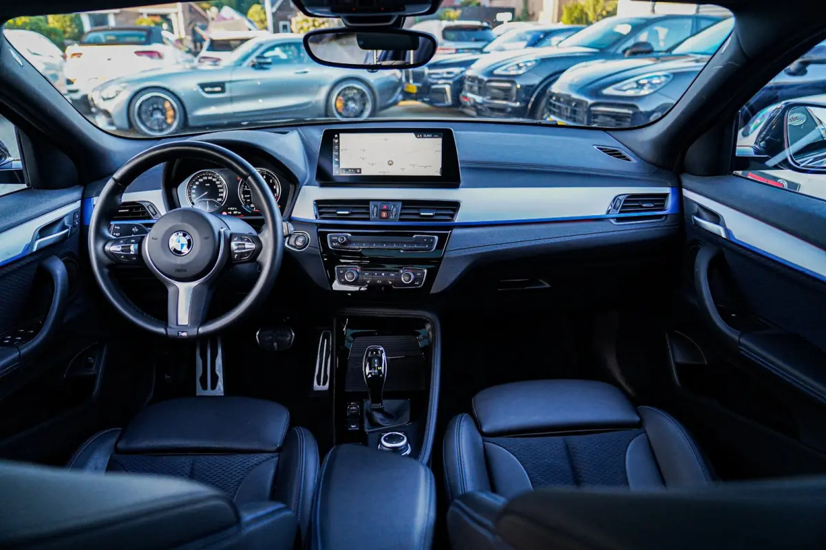 XDrive20i High Executive | Stoelverwarming | Panorama | Head Up Display | M Sport onderstel | M Sport pakket