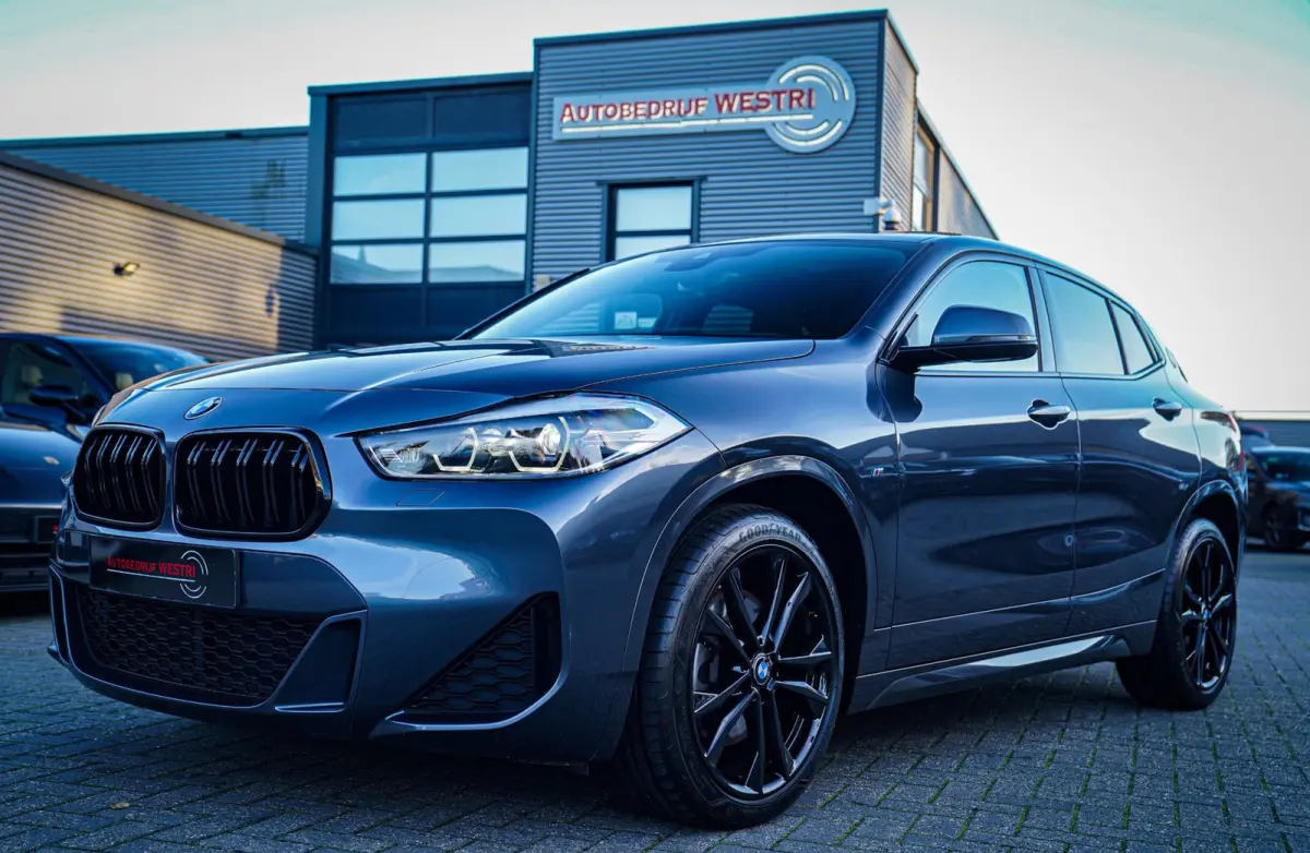 XDrive20i High Executive | Stoelverwarming | Panorama | Head Up Display | M Sport onderstel | M Sport pakket