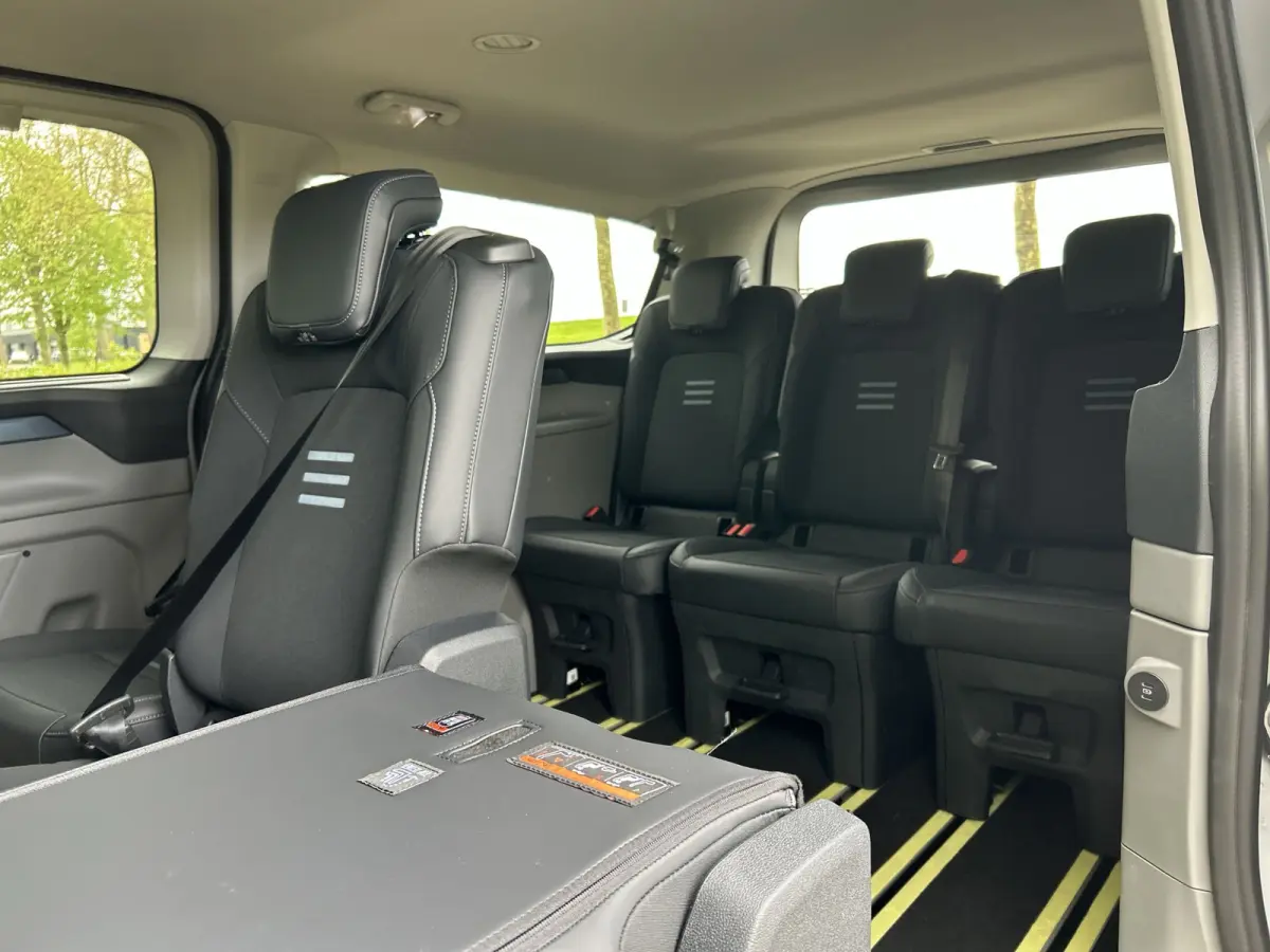 340 L2H1 Active 65 kWh 218PK | Elektr. schuifdeuren | verw. stoelen | B&O | ACC | Excl. BTW € 49665