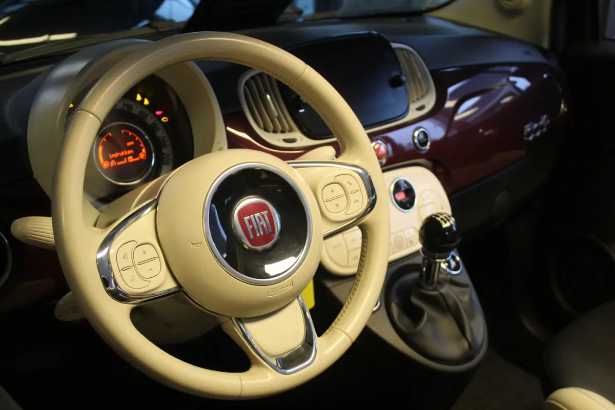 1.0 Hybrid Dolcevita CABRIO l Lederen Bekleding l Cruise Control l Airco l Apple Carplay/ Android Auto l 15 Inch