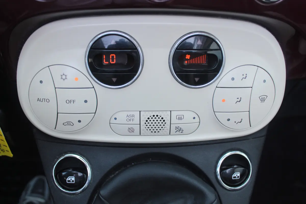 1.0 Hybrid Dolcevita CABRIO l Lederen Bekleding l Cruise Control l Airco l Apple Carplay/ Android Auto l 15 Inch
