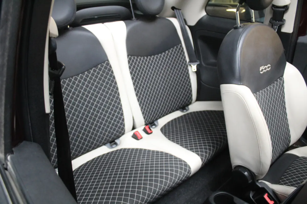1.0 Hybrid Dolcevita CABRIO l Lederen Bekleding l Cruise Control l Airco l Apple Carplay/ Android Auto l 15 Inch