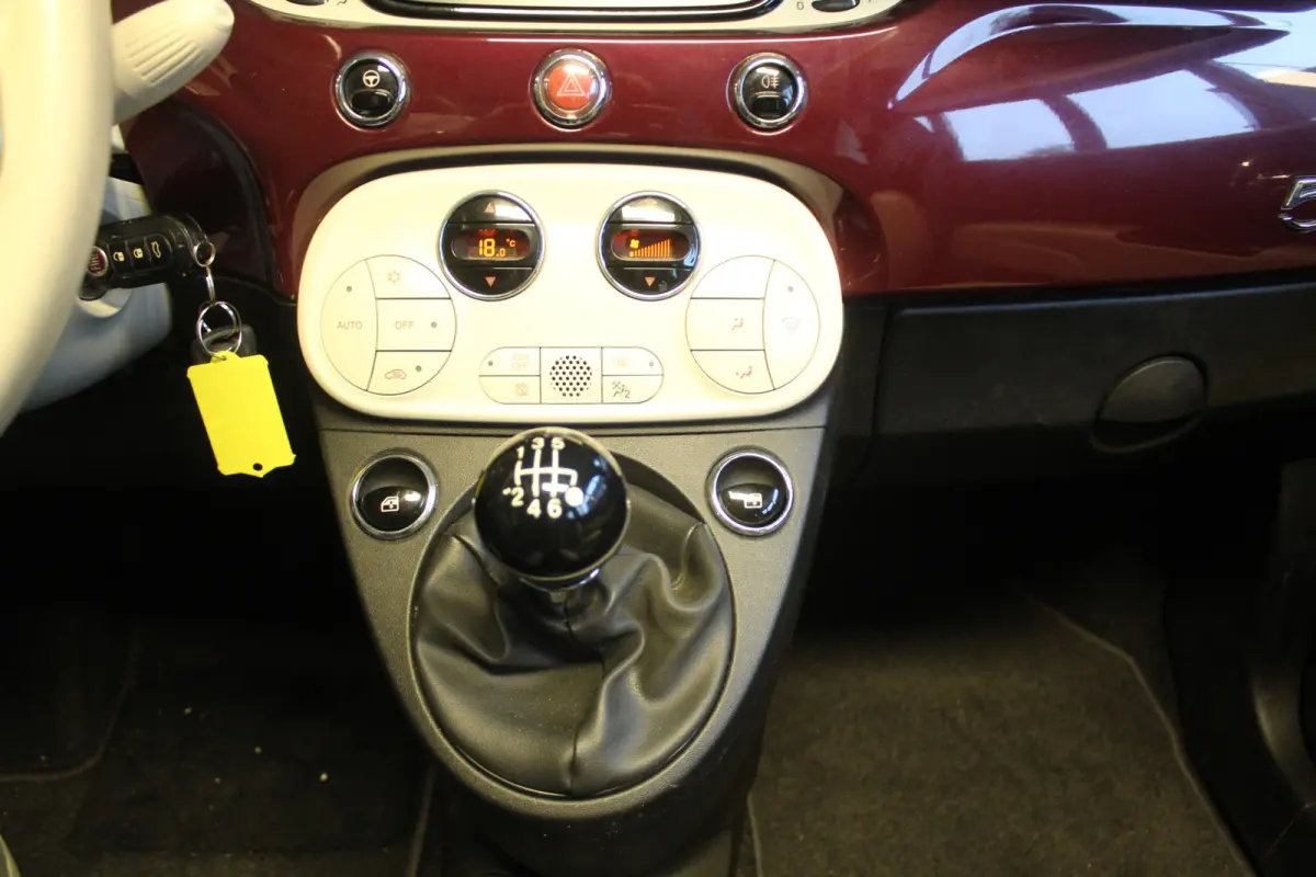 1.0 Hybrid Dolcevita CABRIO l Lederen Bekleding l Cruise Control l Airco l Apple Carplay/ Android Auto l 15 Inch