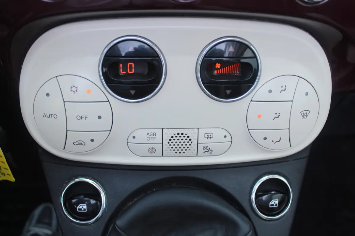 1.0 Hybrid Dolcevita CABRIO l Lederen Bekleding l Cruise Control l Airco l Apple Carplay/ Android Auto l 15 Inch