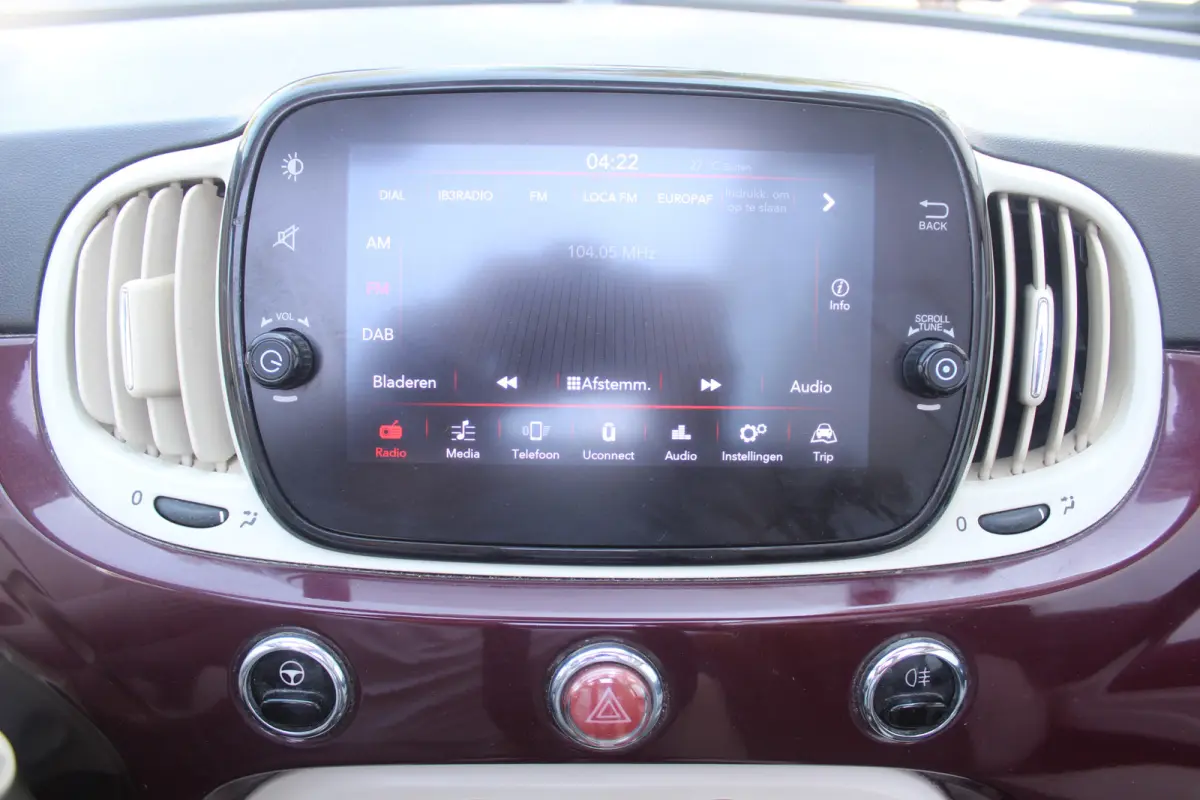 1.0 Hybrid Dolcevita CABRIO l Lederen Bekleding l Cruise Control l Airco l Apple Carplay/ Android Auto l 15 Inch