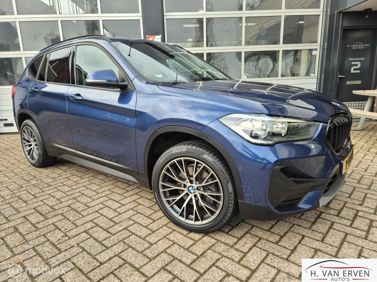 sDrive18i High Executive LEDER GROOT NAVI PDC 18"