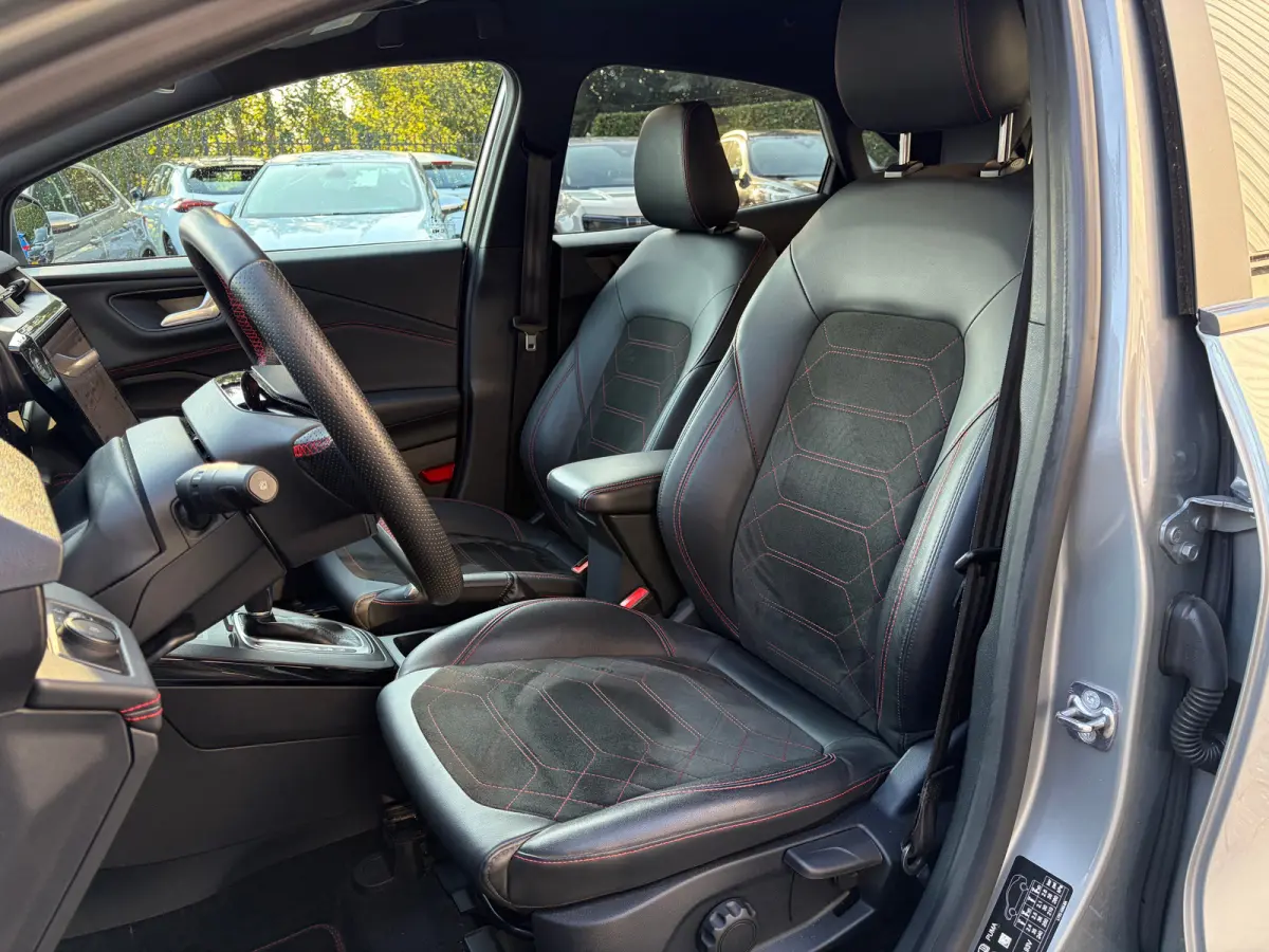 1.0 125PK ST-Line X AUTOMAAT | TREKHAAK AFNB.| B&O SOUND| MATRIX LED| HALF LEER/HALF ALCANTARA| STUUR, STOEL EN VOORRUITVERWARMING| ELEK. KOFFERKLEP| KEYLESS ENTRY & START| CAMERA + PARKEERS