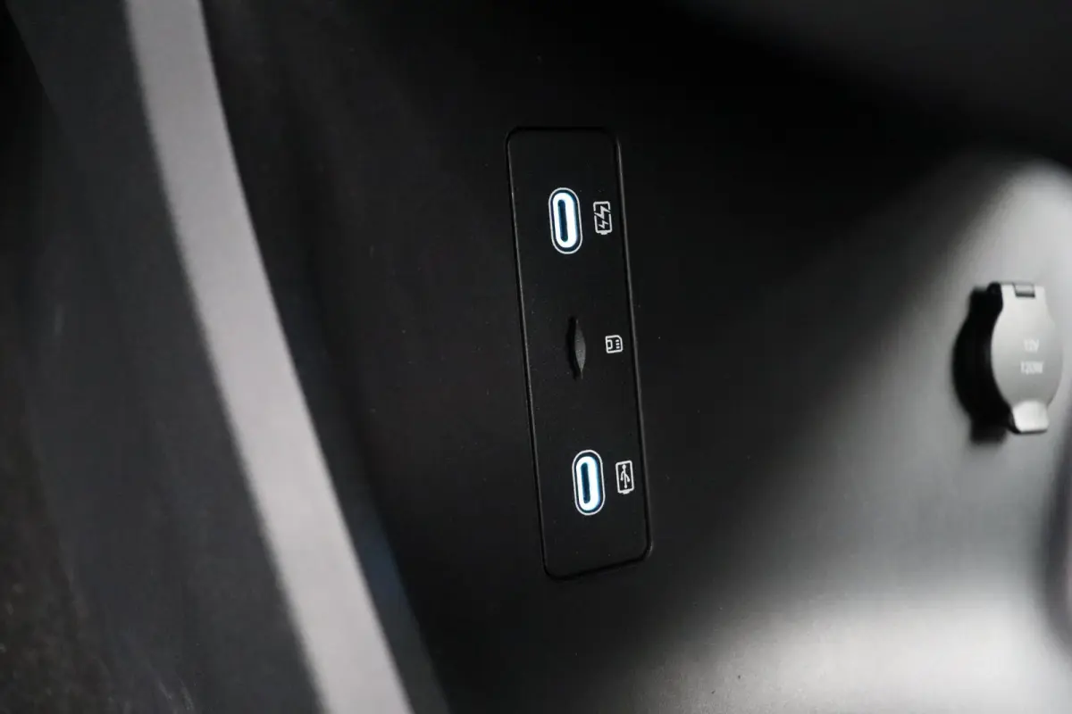 comfort | 19 kWh | Stoelverwarming | Stoelventilatie | Panoramadak | Tot 1350km Actieradius