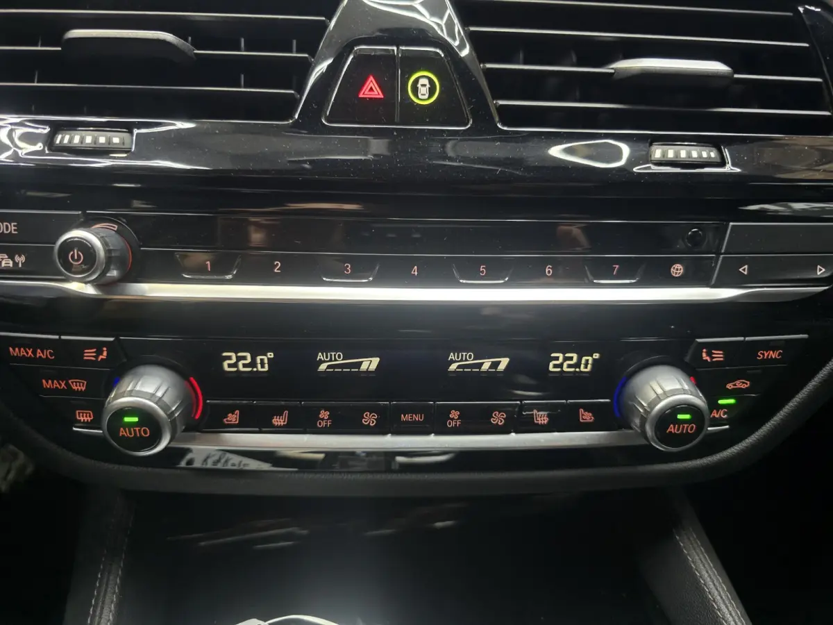 530e Business Edition M-Sport Plus HUD Navi LED Memory stoelv en koeling LM