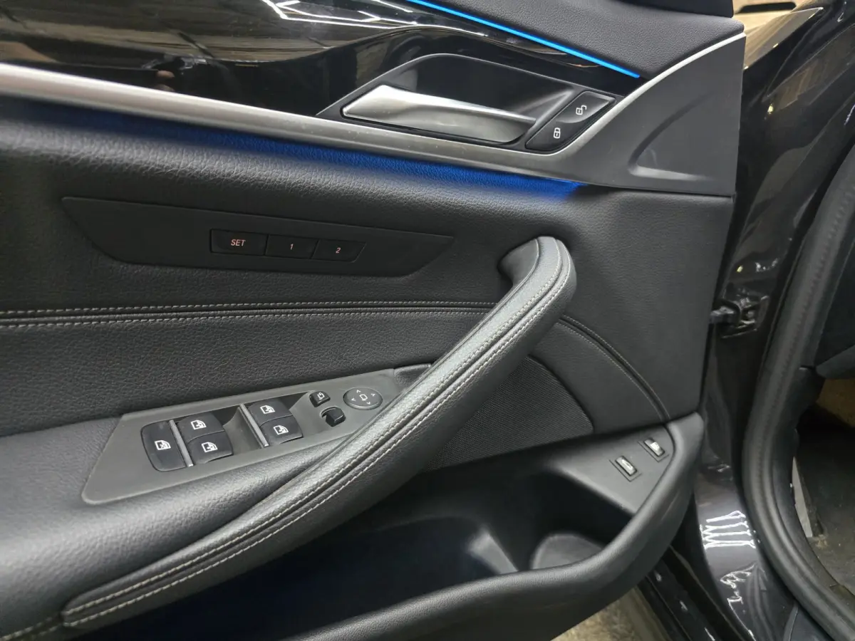 530e Business Edition M-Sport Plus HUD Navi LED Memory stoelv en koeling LM