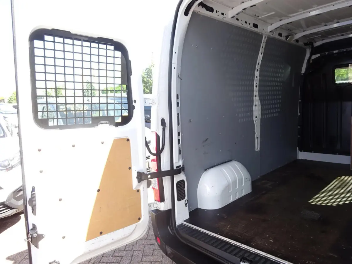 T35 2.3 dCi 135 PK L2H2 GROOT NAVI AIRCO TREKHAAK ZEER MOOI