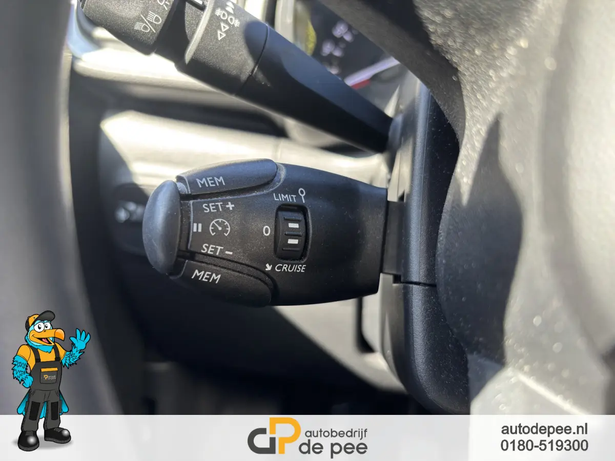 1.2 PureTech Feel GARANTIE/CARPLAY/CLIMA/CRUISE/NAVI/PARKEERSENS./TREKHAAK rijklaarprijs!