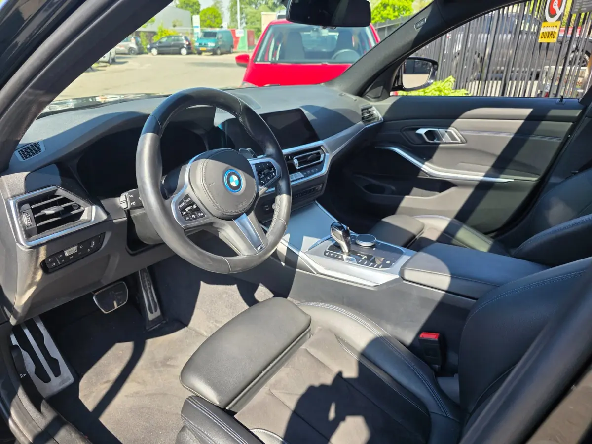 330e M-Sport | SOH 89% | Panoramadak | Head-up | 360 graden camera | Trekhaak