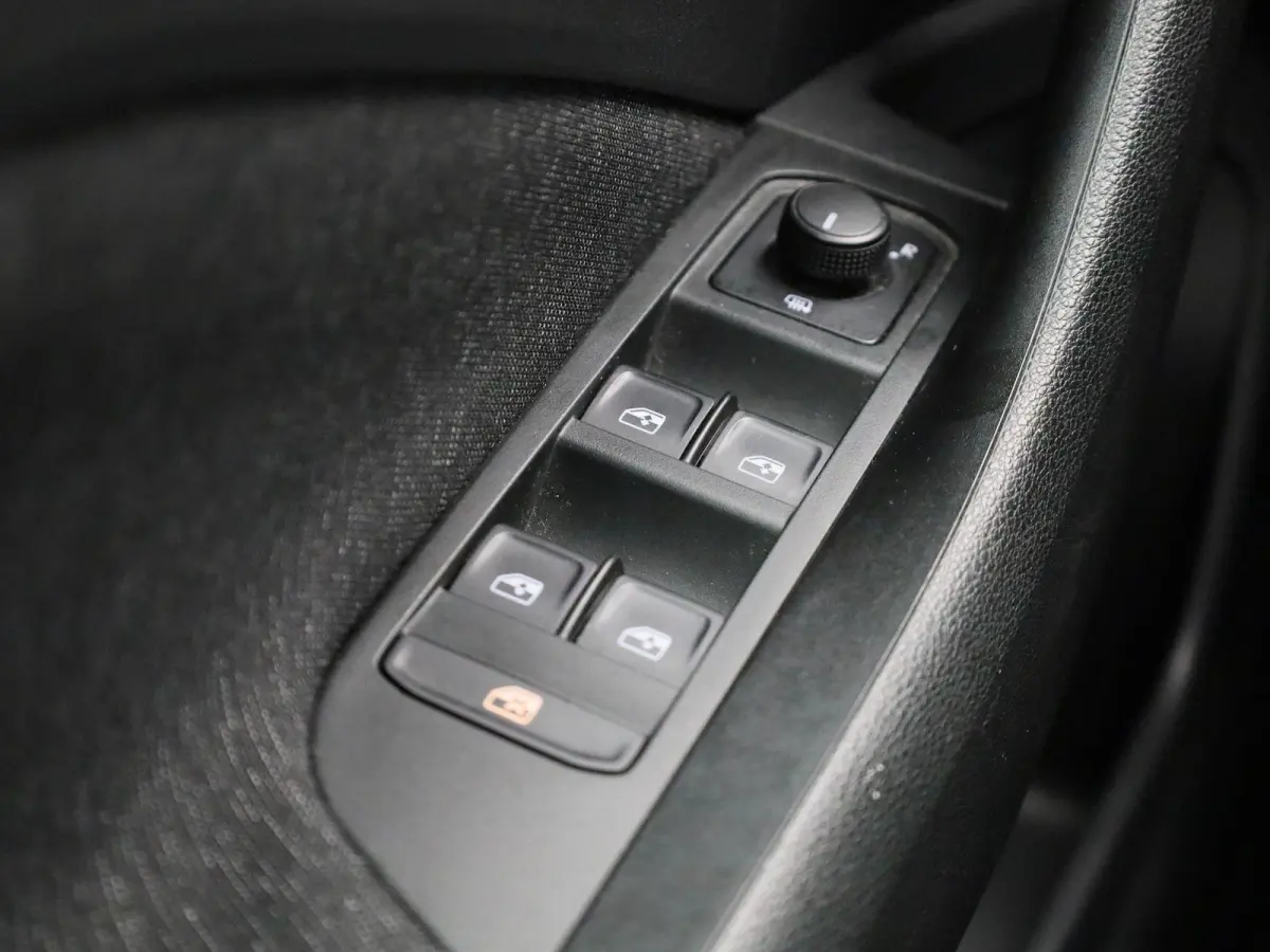 1.0 TSI First Edition | Apple Carplay / Android Auto | Parkeersensoren | Climate Control |