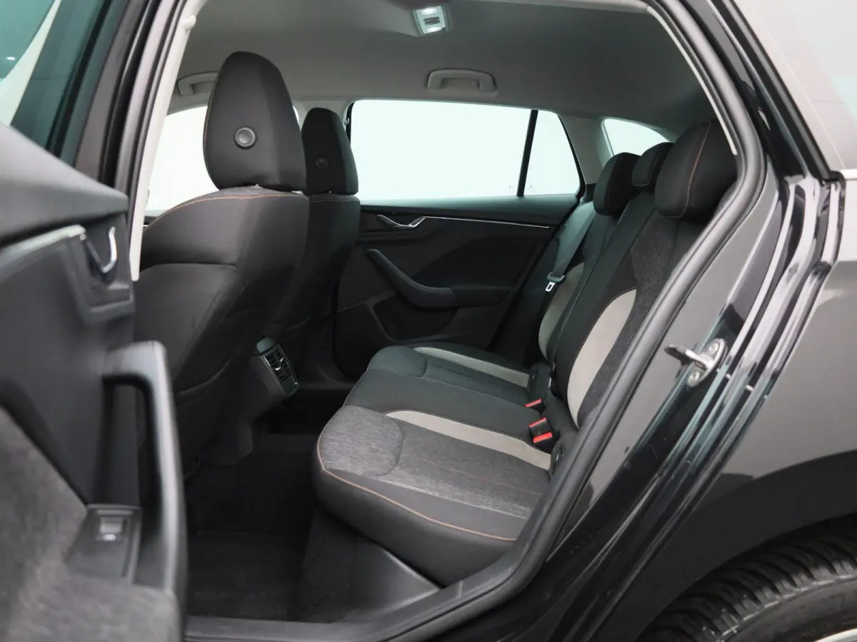 1.0 TSI First Edition | Apple Carplay / Android Auto | Parkeersensoren | Climate Control |