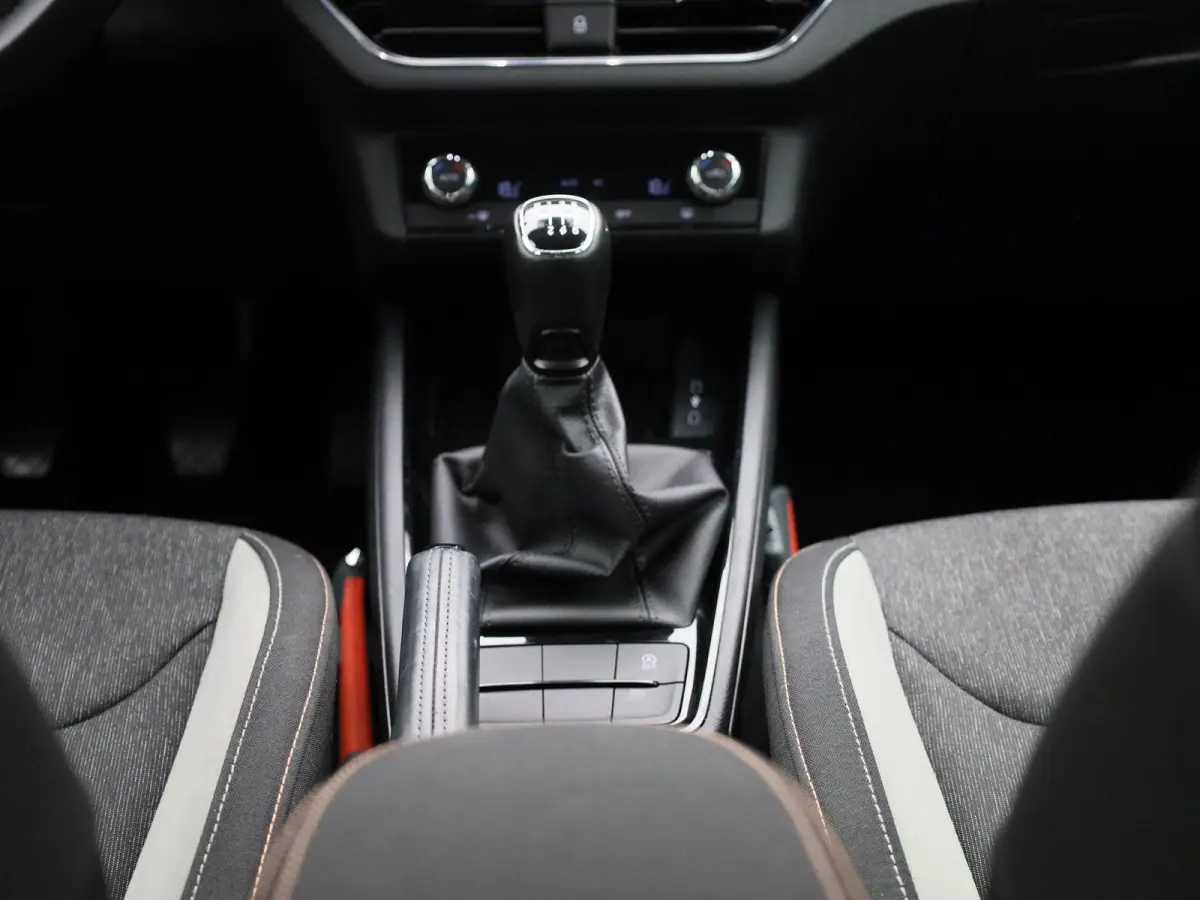 1.0 TSI First Edition | Apple Carplay / Android Auto | Parkeersensoren | Climate Control |